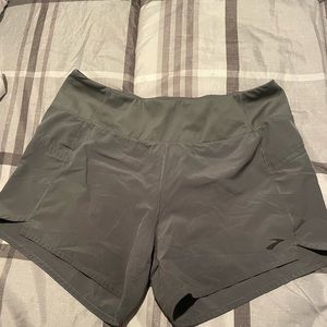 Brooks Running Chaser “5 Shorts in Gray